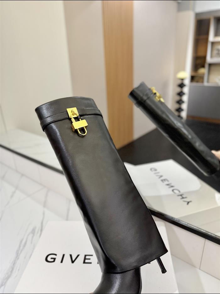 20251128174450917 590